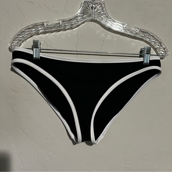 Athleta Bundle High Neck KeyHole Strappy Bikini Top & 2 Athleta Bikini Bottoms - Picture 10 of 16